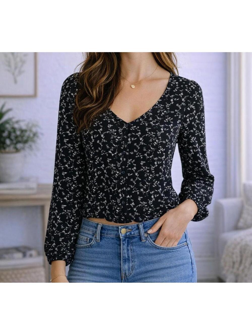 Sugar + Lips Black Floral Long Sleeve Crop Top – Women’s Size M